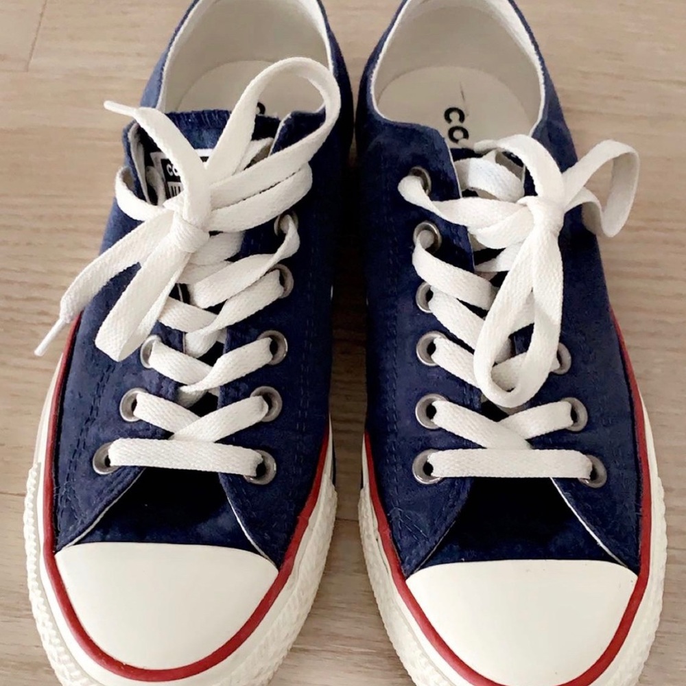 navy converse!